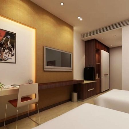 Hotel Vipul Grand Gurgaon Esterno foto
