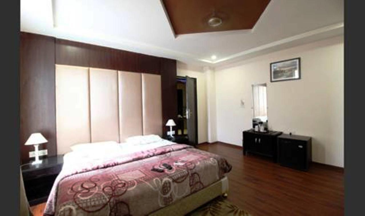 Hotel Vipul Grand Gurgaon Esterno foto