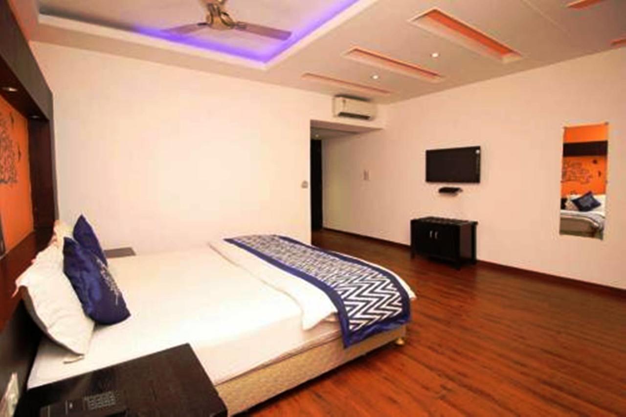 Hotel Vipul Grand Gurgaon Esterno foto