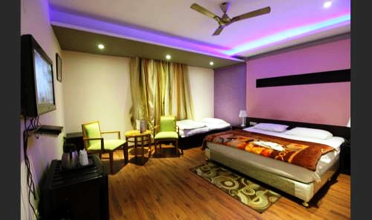 Hotel Vipul Grand Gurgaon Esterno foto