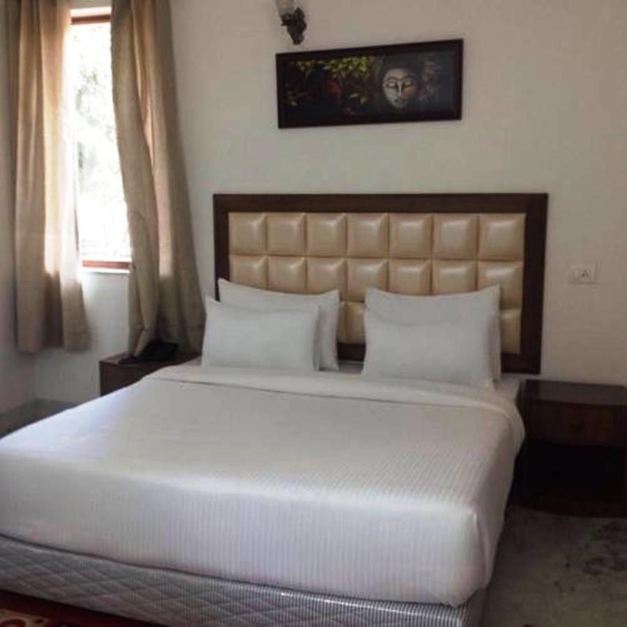 Hotel Vipul Grand Gurgaon Esterno foto