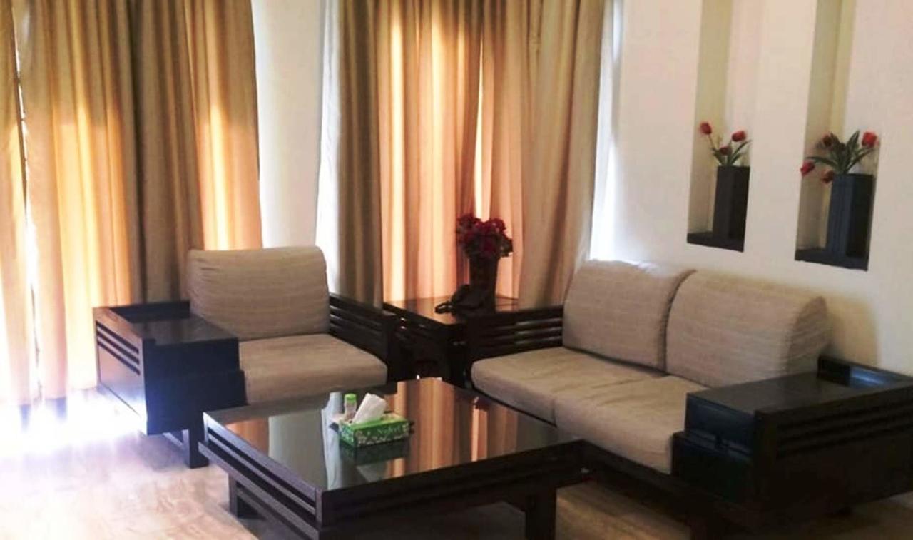 Hotel Vipul Grand Gurgaon Esterno foto
