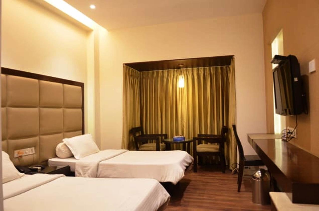 Hotel Vipul Grand Gurgaon Esterno foto