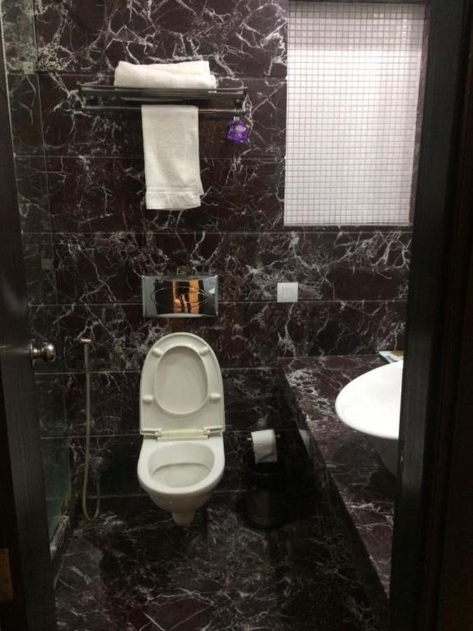 Hotel Vipul Grand Gurgaon Esterno foto