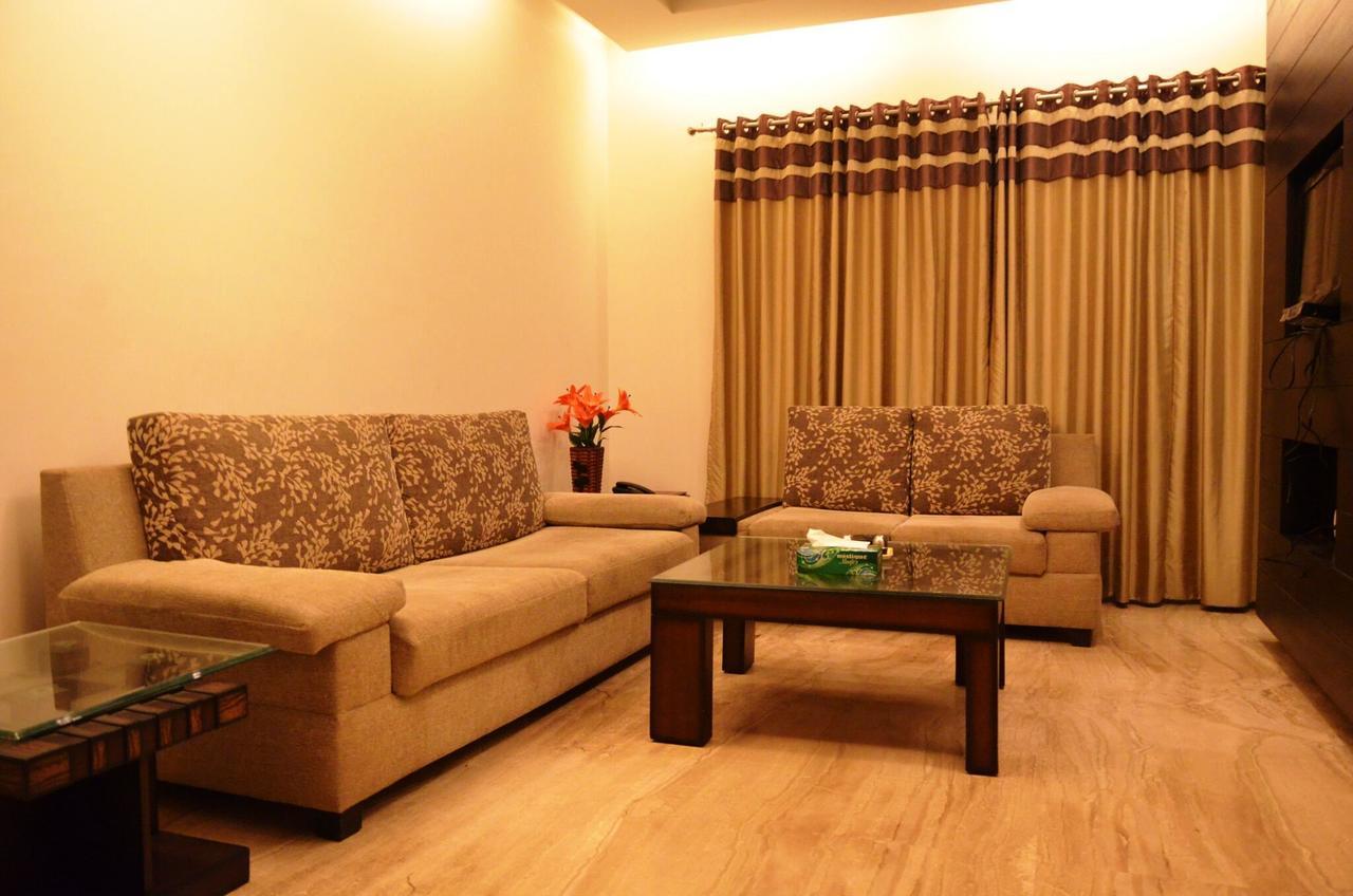 Hotel Vipul Grand Gurgaon Esterno foto