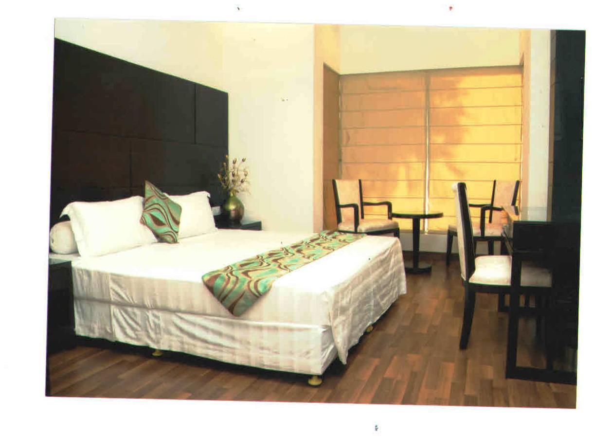 Hotel Vipul Grand Gurgaon Esterno foto