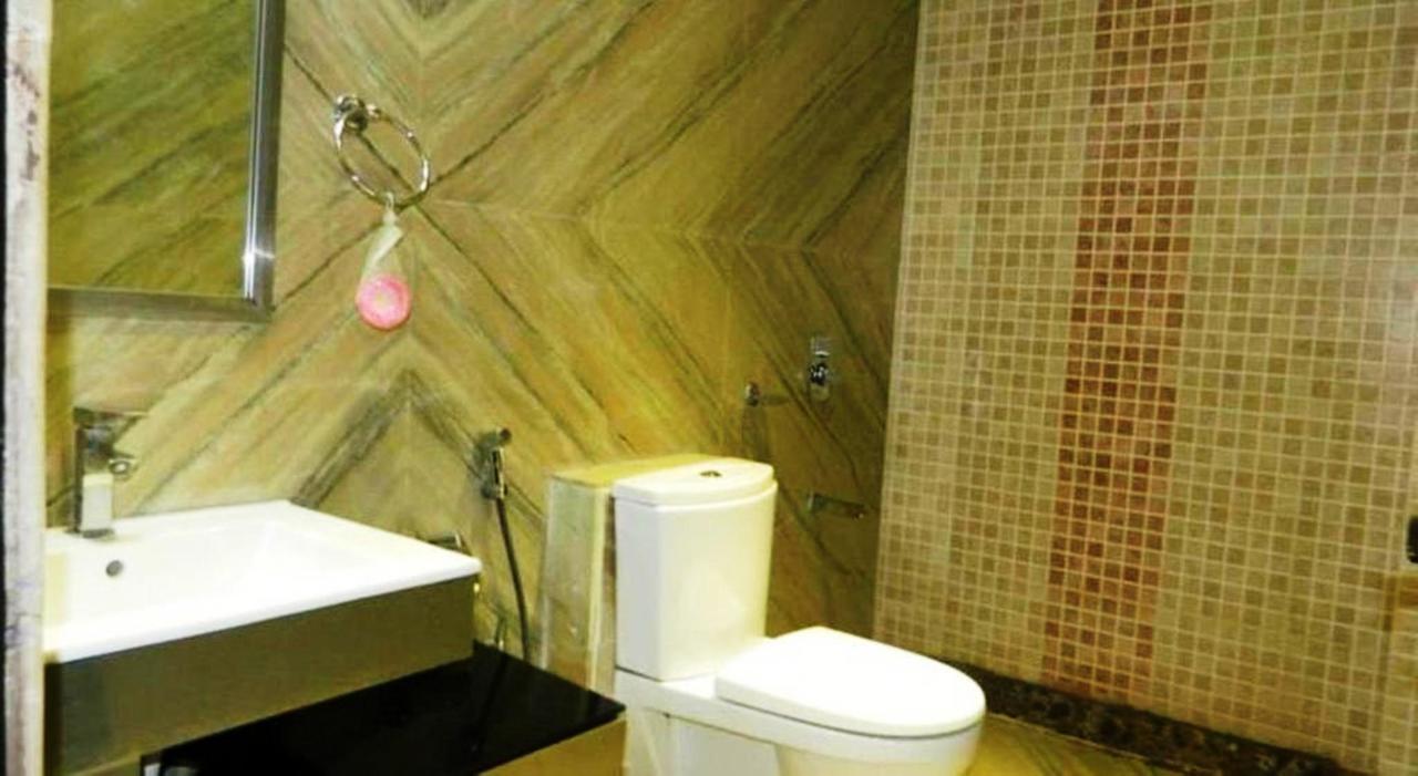 Hotel Vipul Grand Gurgaon Esterno foto